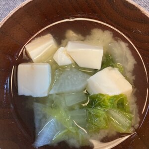 白菜、大根、ワカメ、豆腐のお味噌汁